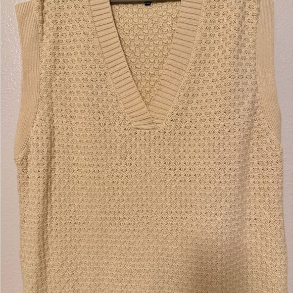 Eloquii V-Neck Sleeveless Cream Sweater - Picture 2 of 5